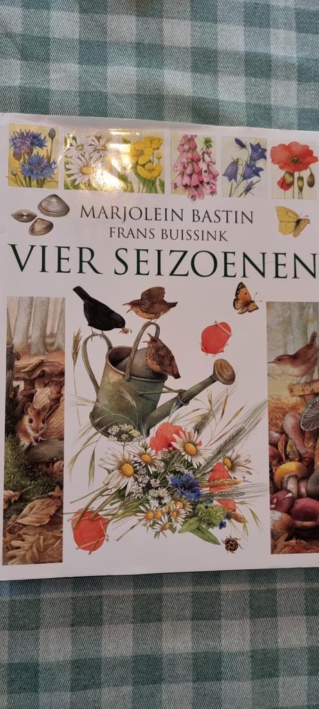 Vier Seizoenen - Marjolein Bastin, Boeken, Natuur, Zo goed als nieuw, Natuur algemeen, Ophalen of Verzenden