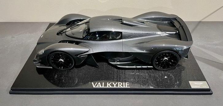 Aston Martin Valkyrie Carbon 1:8 van FrontiArt Pre-Order, Hobby en Vrije tijd, Modelauto's | 1:5 tot 1:12, Nieuw, Auto, 1:5 t/m 1:8