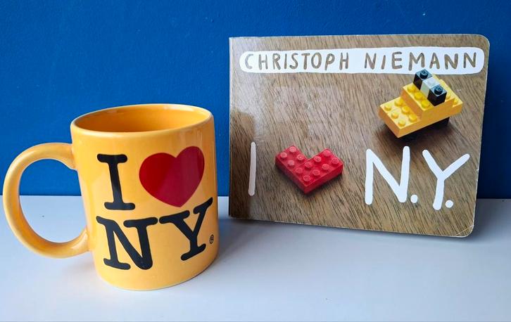 I ️ N.Y./boek Christoph Niemann & mok /LEGO, Boeken, Humor, Gelezen, Verhalen, Ophalen of Verzenden