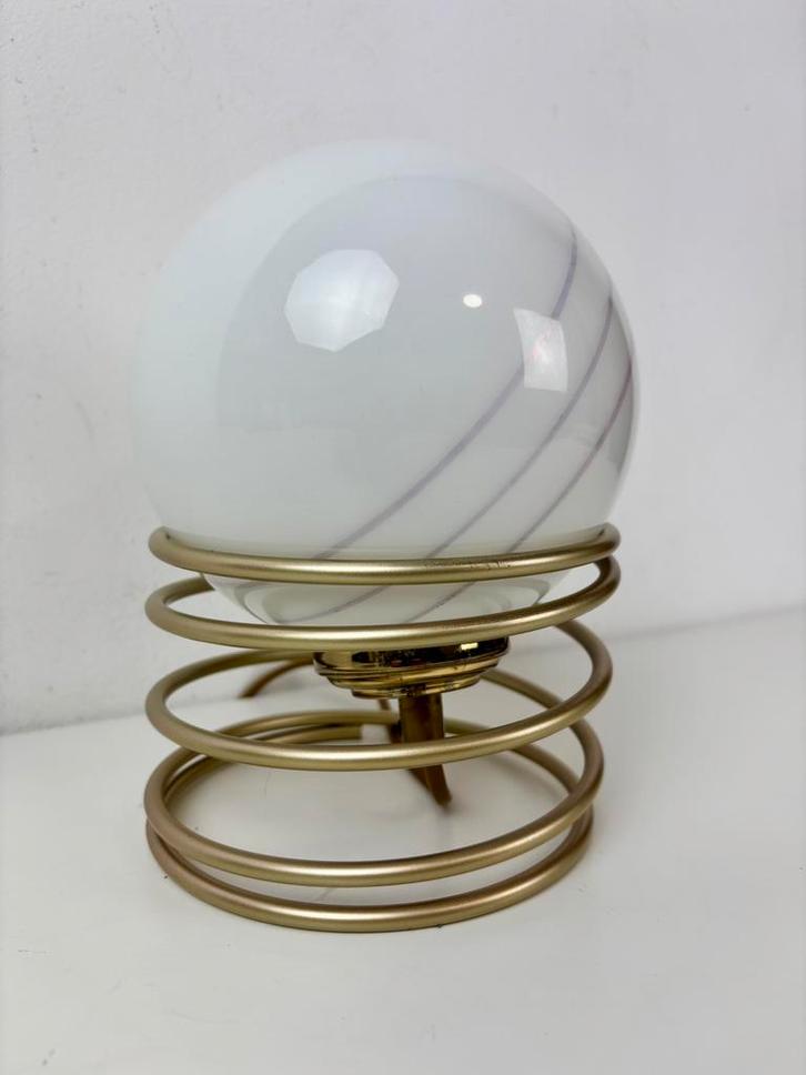 Mid-century witte gestreept glas lamp goud spiraal, Huis en Inrichting, Lampen | Tafellampen, Zo goed als nieuw, Minder dan 50 cm