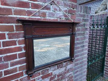 Antieke houten spiegel, fraai bewerkte lijst. beschikbaar voor biedingen