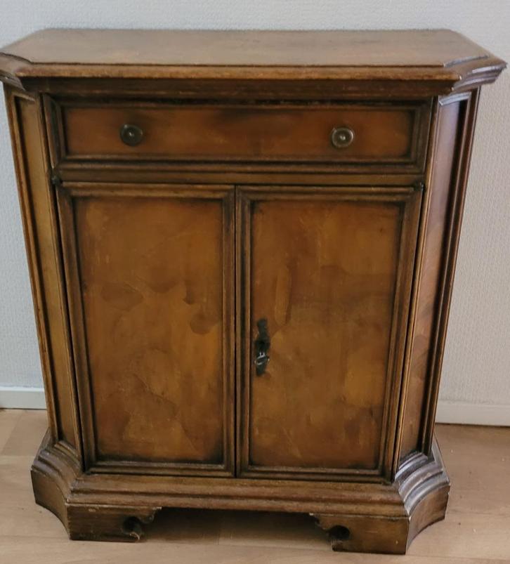 Vintage kastje met deurtjes en lade, Antiek en Kunst, Curiosa en Brocante, Ophalen