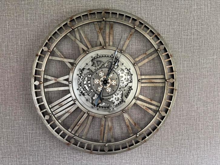 Wandklok Industrieel / Big Ben 90cm met draaiende tandwielen, Huis en Inrichting, Woonaccessoires | Klokken, Zo goed als nieuw