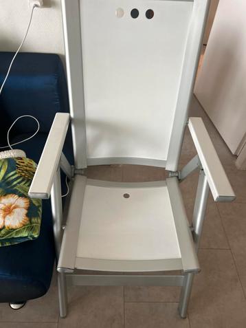2 Mooi Teun stoelen beschikbaar voor biedingen