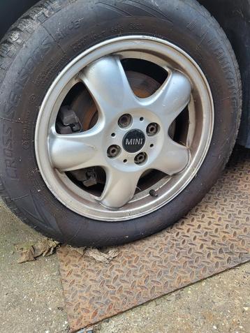 Set banden met velg mini cooper 175/65-15 beschikbaar voor biedingen