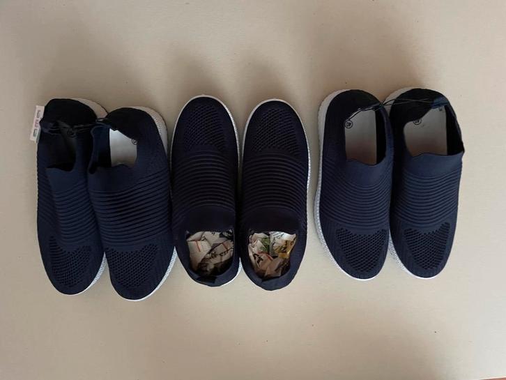 3 Paar dezelfde schoenen, Kleding | Dames, Schoenen, Nieuw, Sneakers of Gympen, Blauw, Ophalen of Verzenden