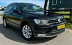 Volkswagen Tiguan Comfortline Business, Zwart, 4 cilinders, Alcantara, Zwart