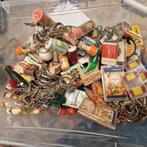 Doos met oude vintage sleutelhangers., Ophalen of Verzenden, Gebruikt, Merk