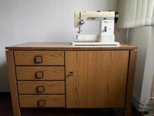 Pfaff naaimachine met kastje - voor de snelle beslisser, Hobby en Vrije tijd, Naaimachines en Toebehoren, Gebruikt, Naaimachine