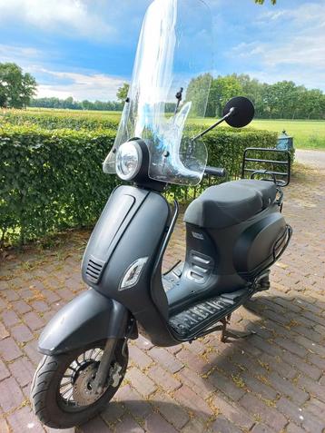 Senzo Rivalux scooter beschikbaar voor biedingen