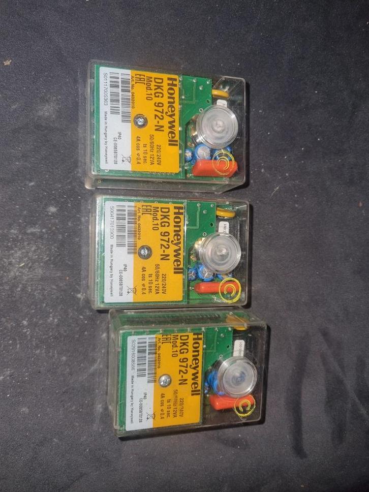 3x Honeywell DKG972-N Branderautomaat, Doe-het-zelf en Verbouw, Geisers en Boilers, Nieuw, Ophalen of Verzenden