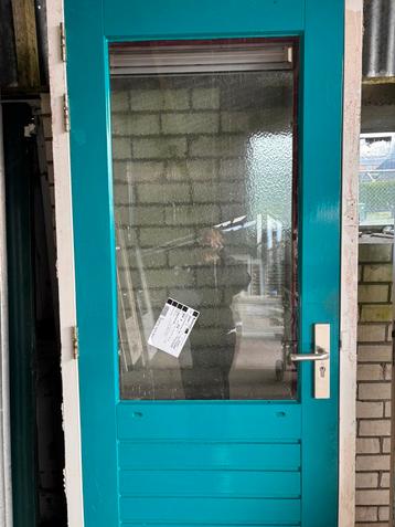 Hardhouten achterdeur met kozijn beschikbaar voor biedingen