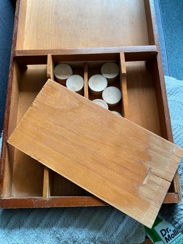 Sjoelbak met 30 stenen beschikbaar voor biedingen