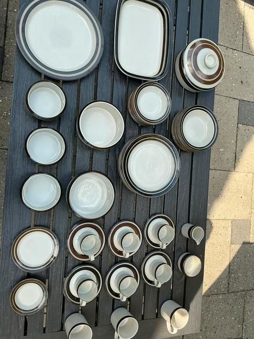 56 stuks Arabia Karelia, Huis en Inrichting, Keuken | Servies, Zo goed als nieuw, Bord(en), Overige stijlen, Porselein, Ophalen