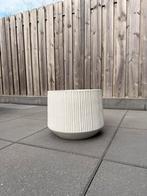 Mooie creme/beige planten pot, Tuin en Terras, Bloembakken en Plantenbakken, Ophalen, Steen, Gebruikt, Minder dan 30 cm