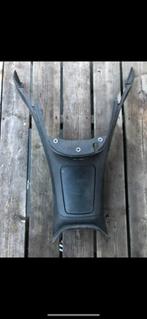 Piaggio Mp3 beenschild onder - tankklep - gebruikt, Ophalen of Verzenden, Zo goed als nieuw, Kap