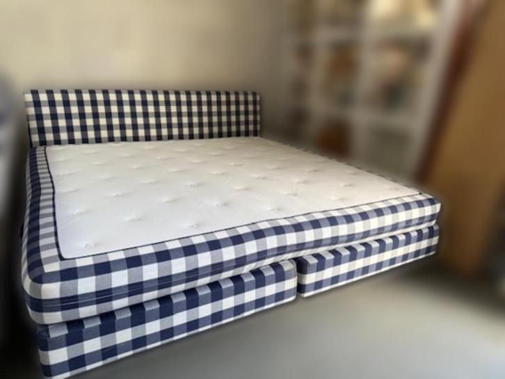 Hästens boxspring met 1 matras, Huis en Inrichting, Slaapkamer | Boxsprings, Zo goed als nieuw, Overige maten, 210 cm, Tweepersoons