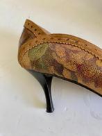 i398 pumps maat 39 spitse schoenen hak bruin, Kleding | Dames, Schoenen, Bruin, One of 2, Ophalen of Verzenden, Zo goed als nieuw