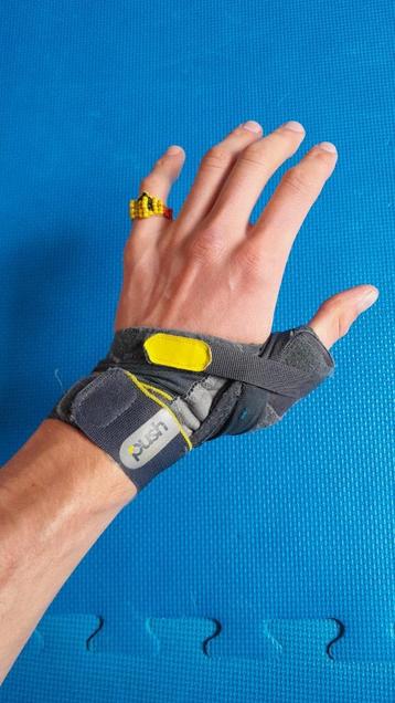 Duim brace links maat M van Push Sports beschikbaar voor biedingen