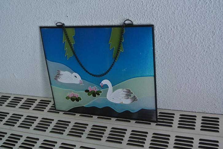 Gebrandschilderd Glas en Loodraampje Twee Zwanen/Waterlelies, Huis en Inrichting, Woonaccessoires | Overige, Zo goed als nieuw