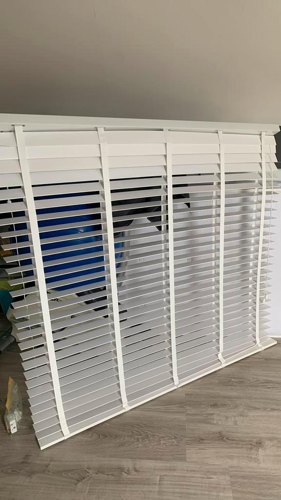 Houten jaloezie ,kleur wit, Huis en Inrichting, Stoffering | Gordijnen en Lamellen, Zo goed als nieuw, Wit, Ophalen