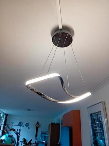 Mooie design hanglamp.  beschikbaar voor biedingen