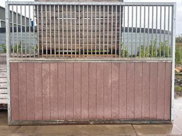 Boxwand,tussenwand 3 m. Kunststof planken. beschikbaar voor biedingen