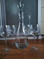 kristal wijnset 4 glazen en 1 karaf met relief etsen zganw, Antiek en Kunst, Antiek | Glas en Kristal, Ophalen