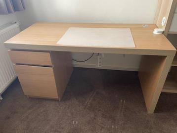 Bureau met ladeblok en kastje (Malm van Ikea) beschikbaar voor biedingen