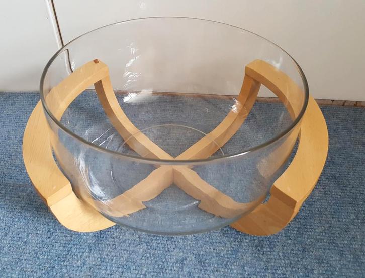 Glazen Fruitschaal / Slaschaal met Houten Onderstel, Huis en Inrichting, Woonaccessoires | Schalen en Manden, Zo goed als nieuw