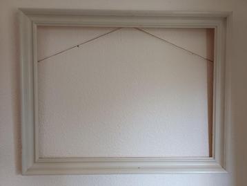 Witte houten schilderij- of spiegellijst beschikbaar voor biedingen