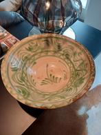 Grote Spaanse Aardewerk Schaal met Groen Glazuur, Antiek en Kunst, Ophalen