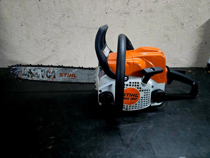 Zeer nette Stihl MS180 kettingzaag | Bj. 2022 | 35cm Light, Tuin en Terras, Hand-tuingereedschap, Gebruikt, Overige soorten, Ophalen of Verzenden