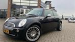 Mini 1.6 16V Cooper 2006 Zwart, Auto's, Voorwielaandrijving, 4 cilinders, 4 stoelen, Zwart