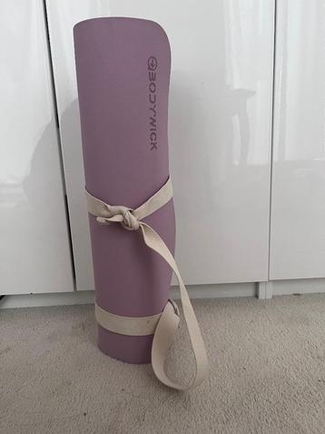 Pilates yoga mat beschikbaar voor biedingen