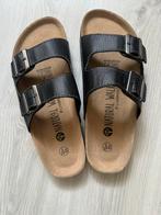 Heren slippers maat 43 - met 2 verstelbare zwarte banden., Kleding | Heren, Schoenen, Slippers, Zwart, Nieuw, Ophalen of Verzenden