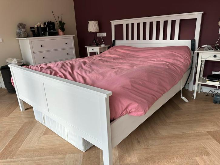 IKEA Hemnes Bed 2x80cm + verstelbare lattenbodem, Huis en Inrichting, Slaapkamer | Bedden, Gebruikt, Eenpersoons, 80 cm, 200 cm