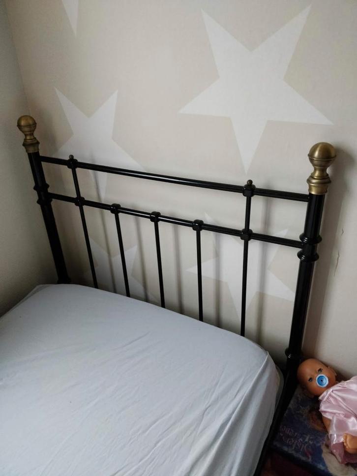 Ikea bed met bedlade., Huis en Inrichting, Slaapkamer | Bedden, Zo goed als nieuw, Eenpersoons, 200 cm, Metaal, Zwart, Ophalen of Verzenden