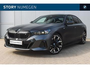BMW i5 eDrive40 M Sport / Panoramadak / Adaptieve LED / Stoe beschikbaar voor biedingen