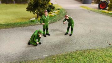 3 stuks monteurs John Deere. Schuco 1 op 42 beschikbaar voor biedingen