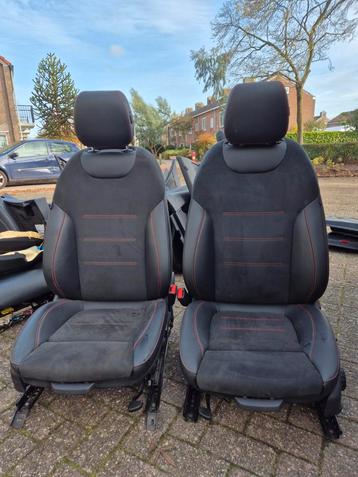 Mercedes A a177 zwart leer alcantara handbediend interieur.  beschikbaar voor biedingen