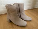 Gabor enkellaarsjes beige suede, maat 37,5 in nieuwstaat!, Kleding | Dames, Schoenen, Ophalen of Verzenden, Zo goed als nieuw