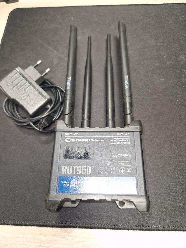 Teltonika RUT950 Router met modem, Computers en Software, Routers en Modems, Gebruikt, Router met modem, Ophalen of Verzenden