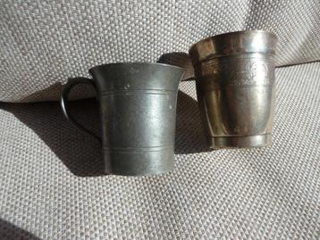 ANTIEKE BEKERS met merktekentje     ( 7.5  &  6.5 cm.) beschikbaar voor biedingen