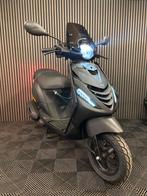 PIAGGIO ZIP BROM 2022 4T 3V FULL OPTION MAT ZWART, Maximaal 45 km/u, Zip, Ophalen of Verzenden, Zo goed als nieuw