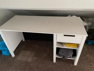 Wit Bureau met Ladeblok beschikbaar voor biedingen