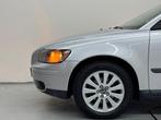 Volvo S40 1.8 Momentum Airco Cruise Trekhaak, Auto's, Volvo, Voorwielaandrijving, Gebruikt, Zwart, 4 cilinders
