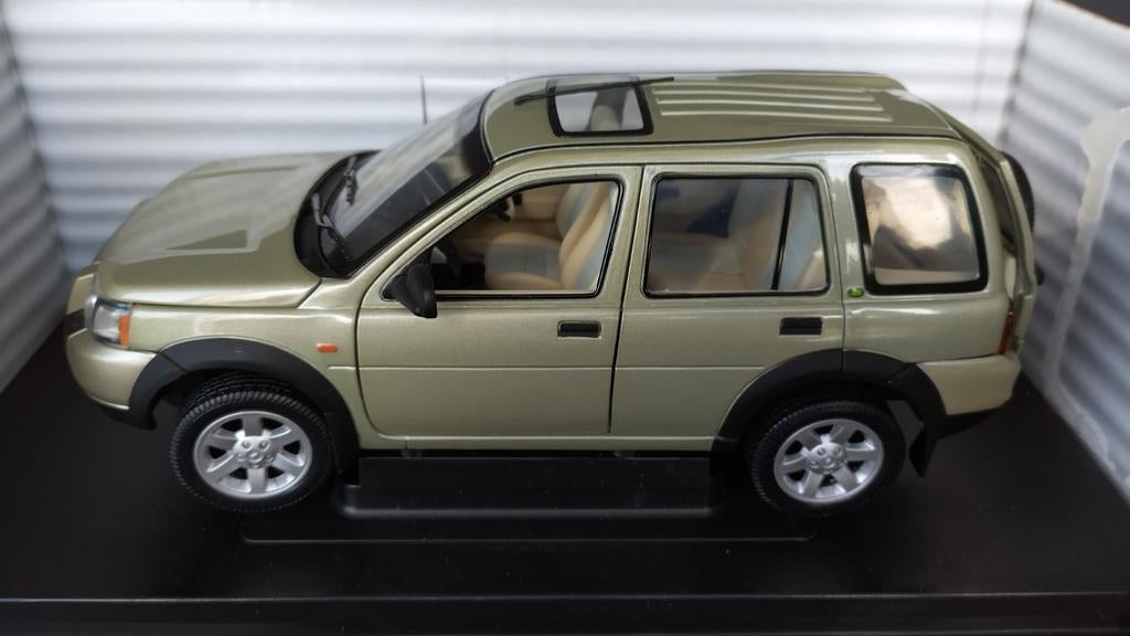 Land Rover Freelander 2 1;18 Ertl Grandes Marques Pol, Hobby en Vrije tijd, Modelauto's | 1:18, Ophalen of Verzenden, Zo goed als nieuw