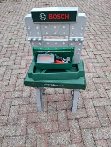 Een leuk klein werkbankje van Bosch met wat gereedschap beschikbaar voor biedingen