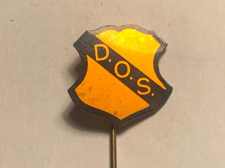 Metalen DOS VOETBALCLUB UTRECHT Speld (Zwart/Goudkleur)., Verzamelen, Speldjes, Pins en Buttons, Zo goed als nieuw, Speldje of Pin
